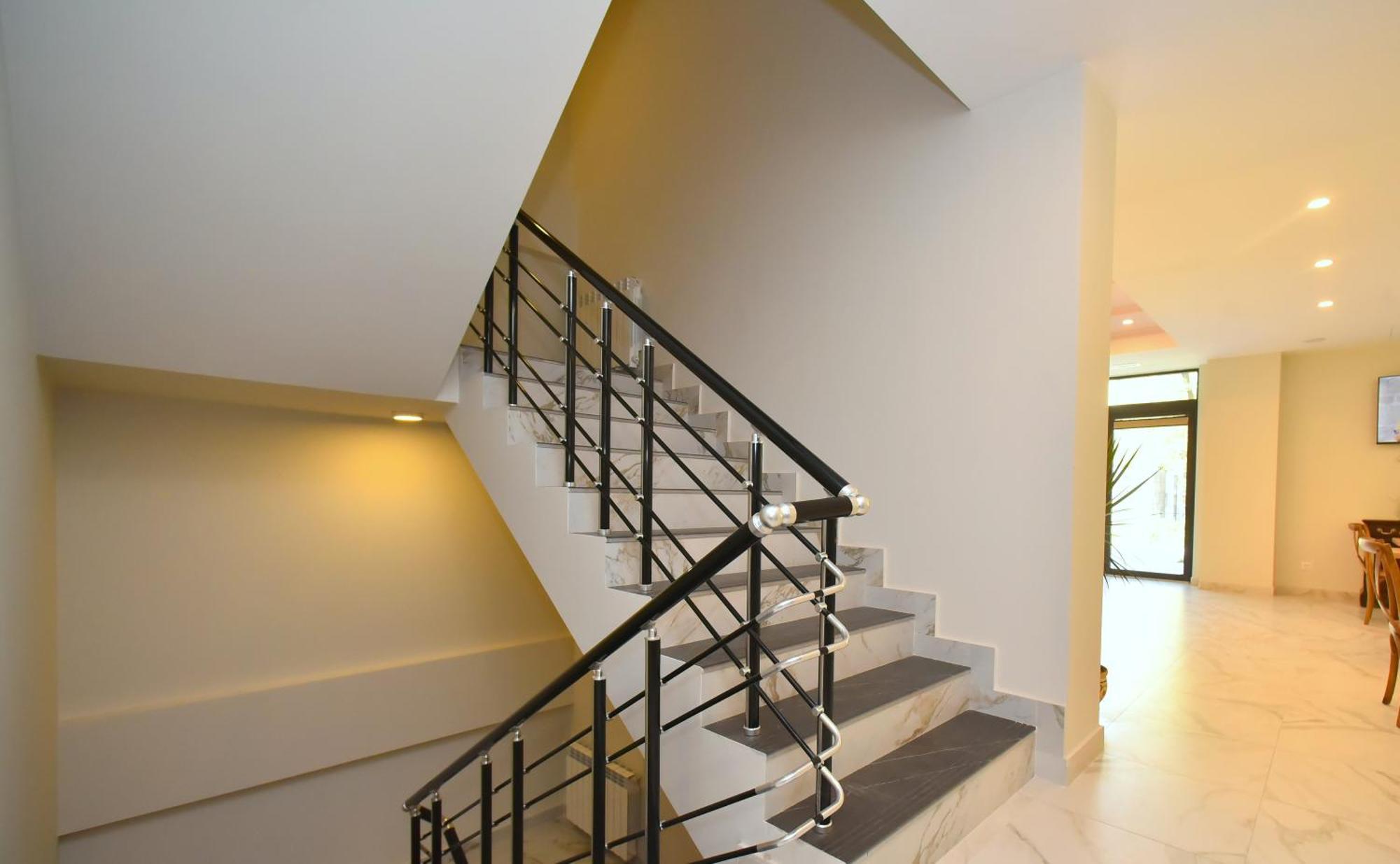 Hotel Avenue 30 Ереван Экстерьер фото
