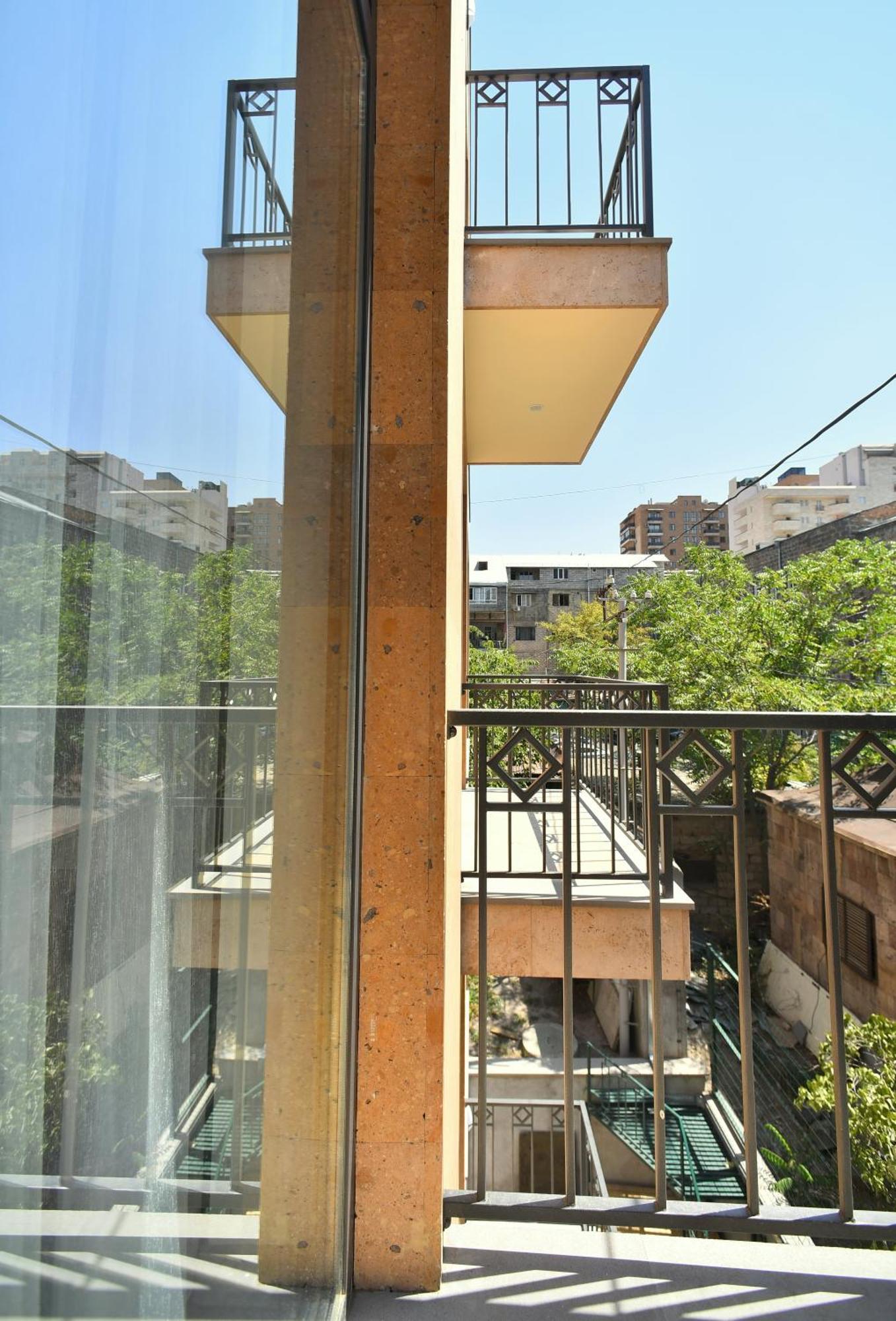 Hotel Avenue 30 Ереван Экстерьер фото