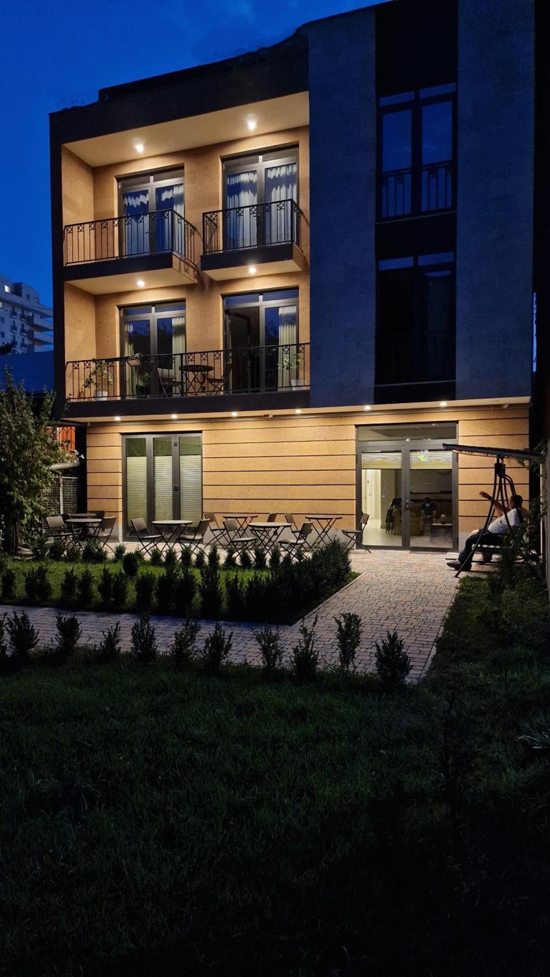 Hotel Avenue 30 Ереван Экстерьер фото