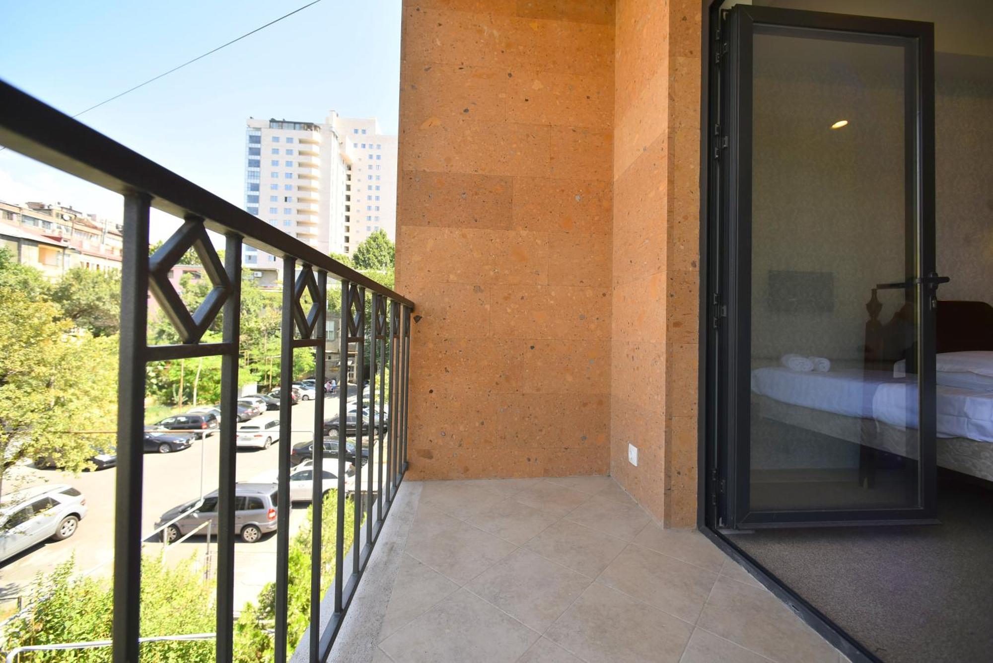 Hotel Avenue 30 Ереван Экстерьер фото