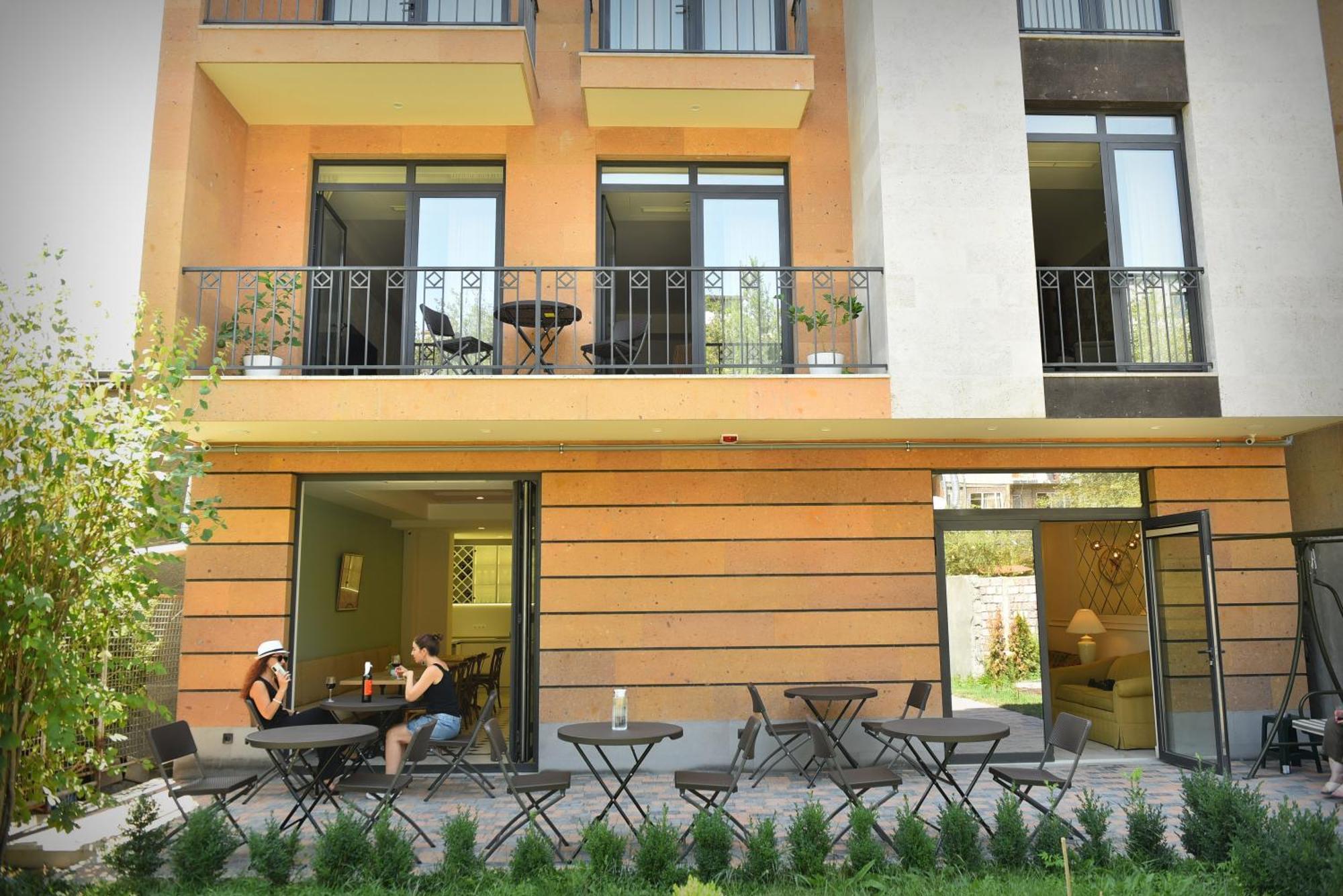 Hotel Avenue 30 Ереван Экстерьер фото