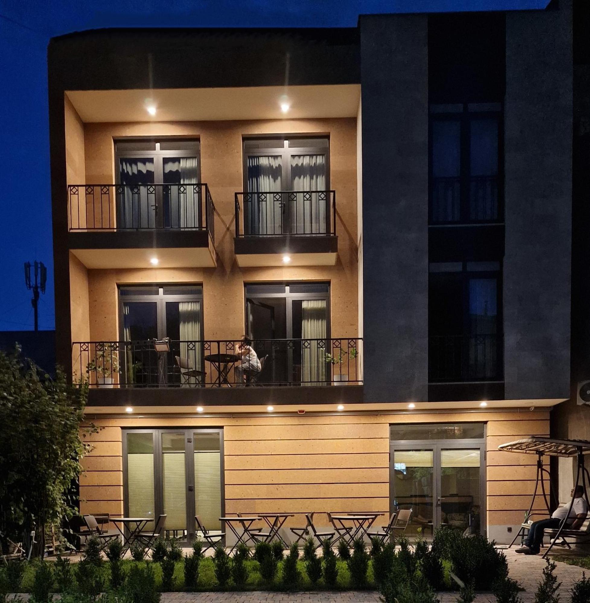 Hotel Avenue 30 Ереван Экстерьер фото