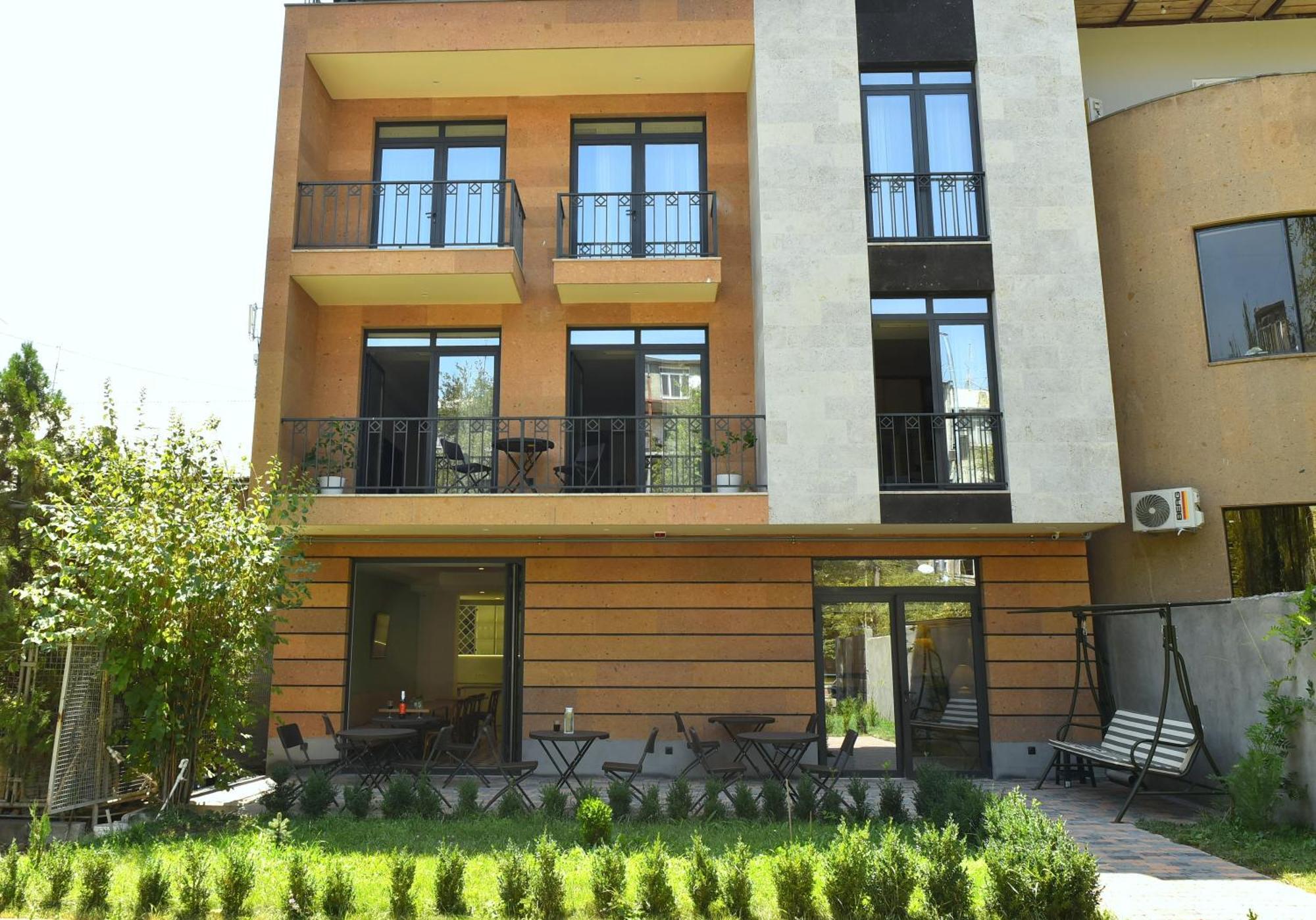 Hotel Avenue 30 Ереван Экстерьер фото