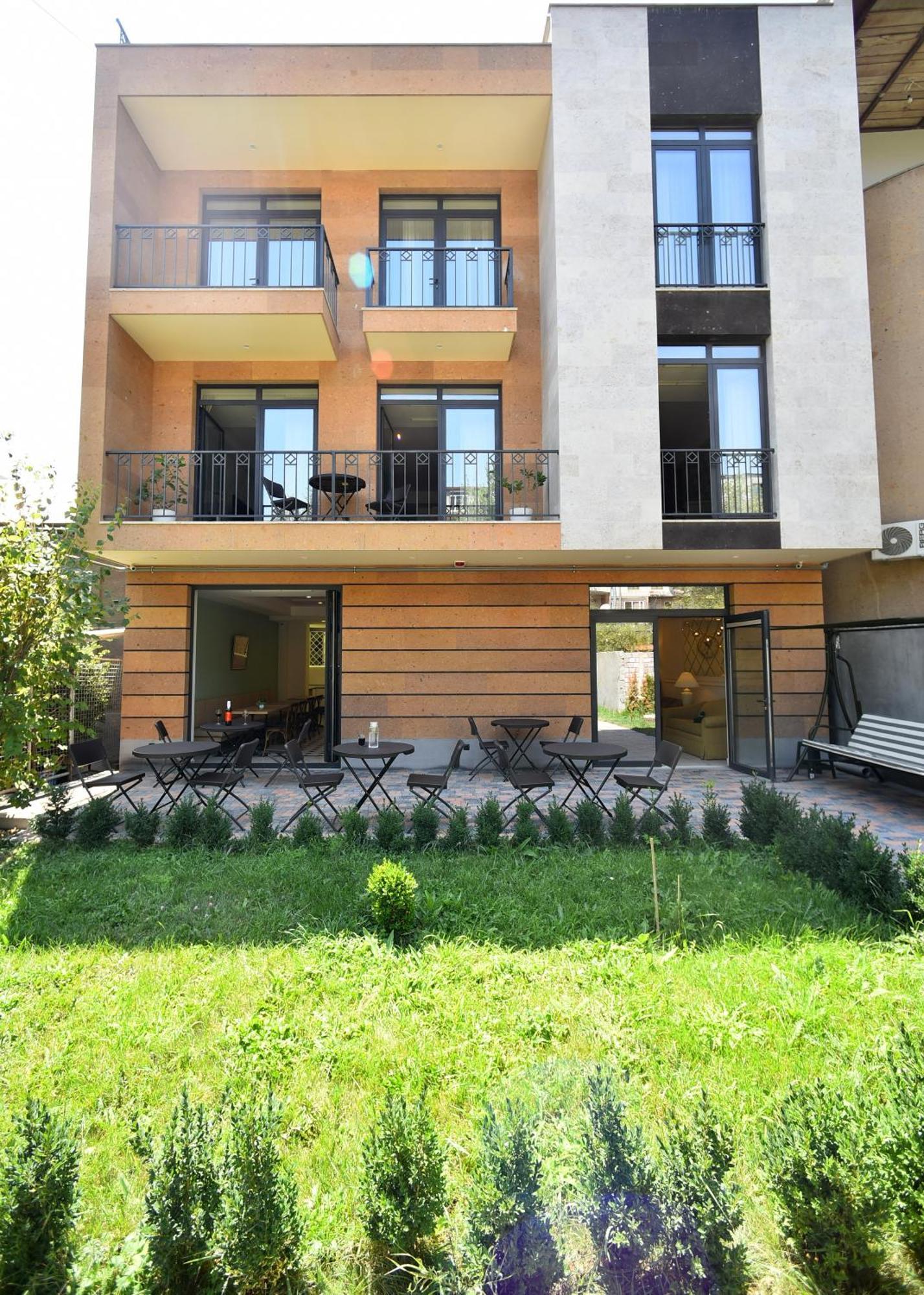 Hotel Avenue 30 Ереван Экстерьер фото